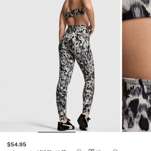 PINK Victoria's Secret Black gray snow leopard foil relay Leggings pockets large